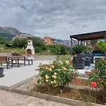 Spacious Apartment Close To The Sea In Kastel Luksic