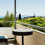 Downtown Luxury Apartment Emili