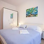 Aura Maris, Kastel Stari