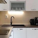 Mary - Apartment With Private Pool & Garden