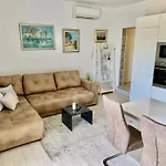 Apartments Zaja
