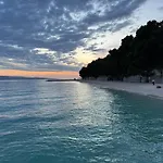 Guesthouse On The Beach