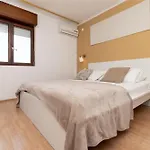 Apartments Per