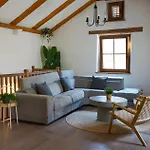 Villa Marea - Old Town Retreat