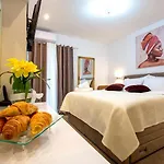 Lux Rooms Split