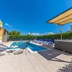 Villa Yellow With Heated Pool