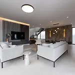 Moonlit Mirage Villa With Pool, Gym And Sauna - Five Bedroom Villa With Pool