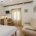 Carrara Accommodation