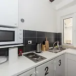 Apinelo Hostel & Apartments