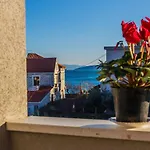 Apartment By The Sea And Beach With Roof Terrace