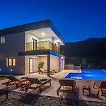 Villa Zora -Luxurious Villa With Heated Pool, Sauna, 4 Bedrooms, 10 Persons Max