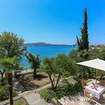 Secret Garden Barada Beach Apartment