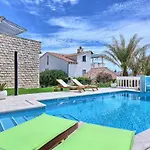 Lantana Holiday Home