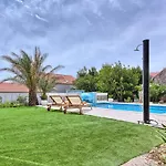 Lantana Holiday Home
