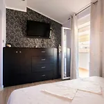 Boki Apartment Split