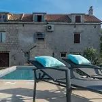 Pool Villa Domina