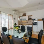 Apartments Selak