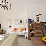 Dondras Residence