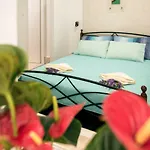 Ibis Your Cosy Oasis With Private Parking And Patio