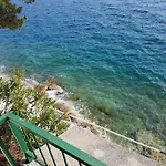 Drvenik, Apartman 1M From Sea