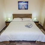 Apartment Andriana With Outdoor Pool
