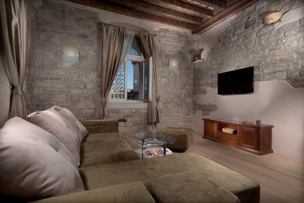 Apartment Desiderata