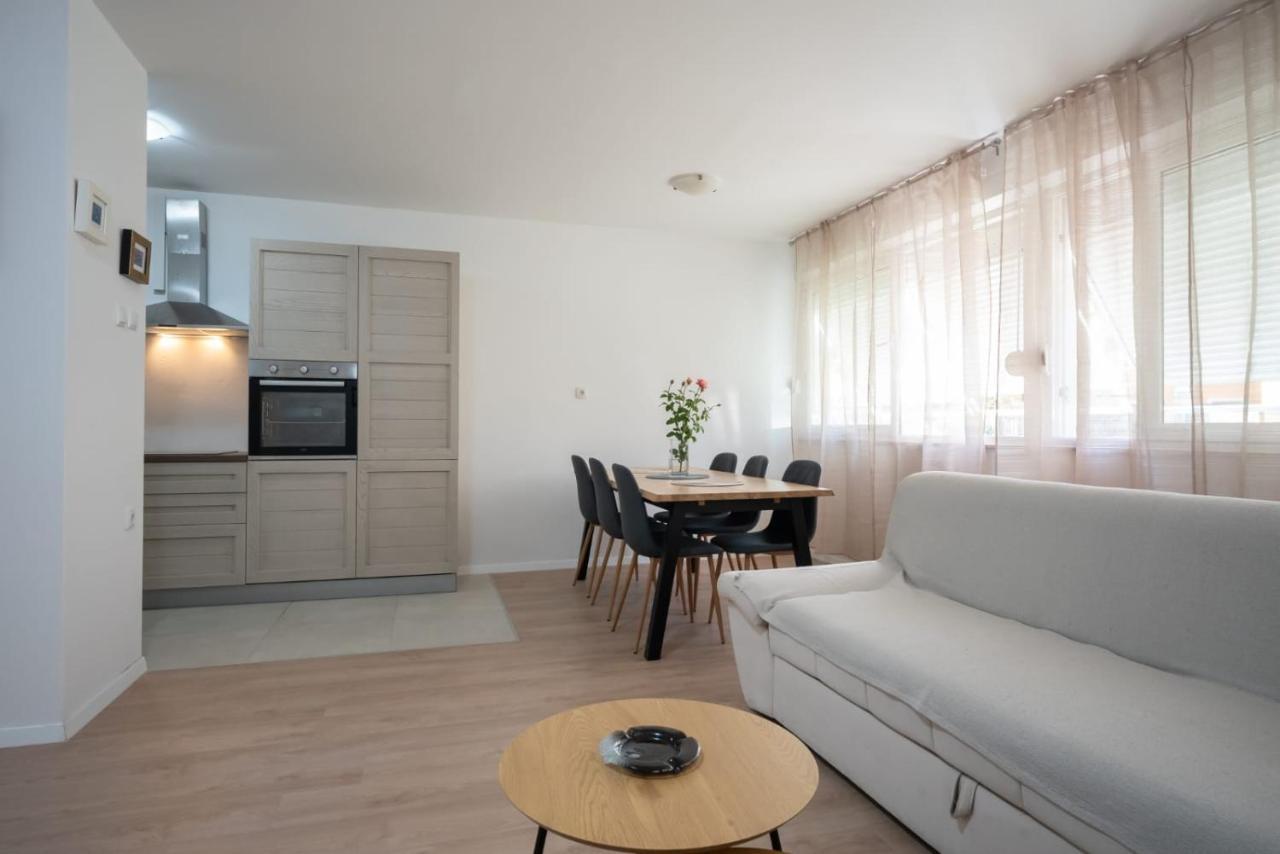 Mirjana Apartamento *