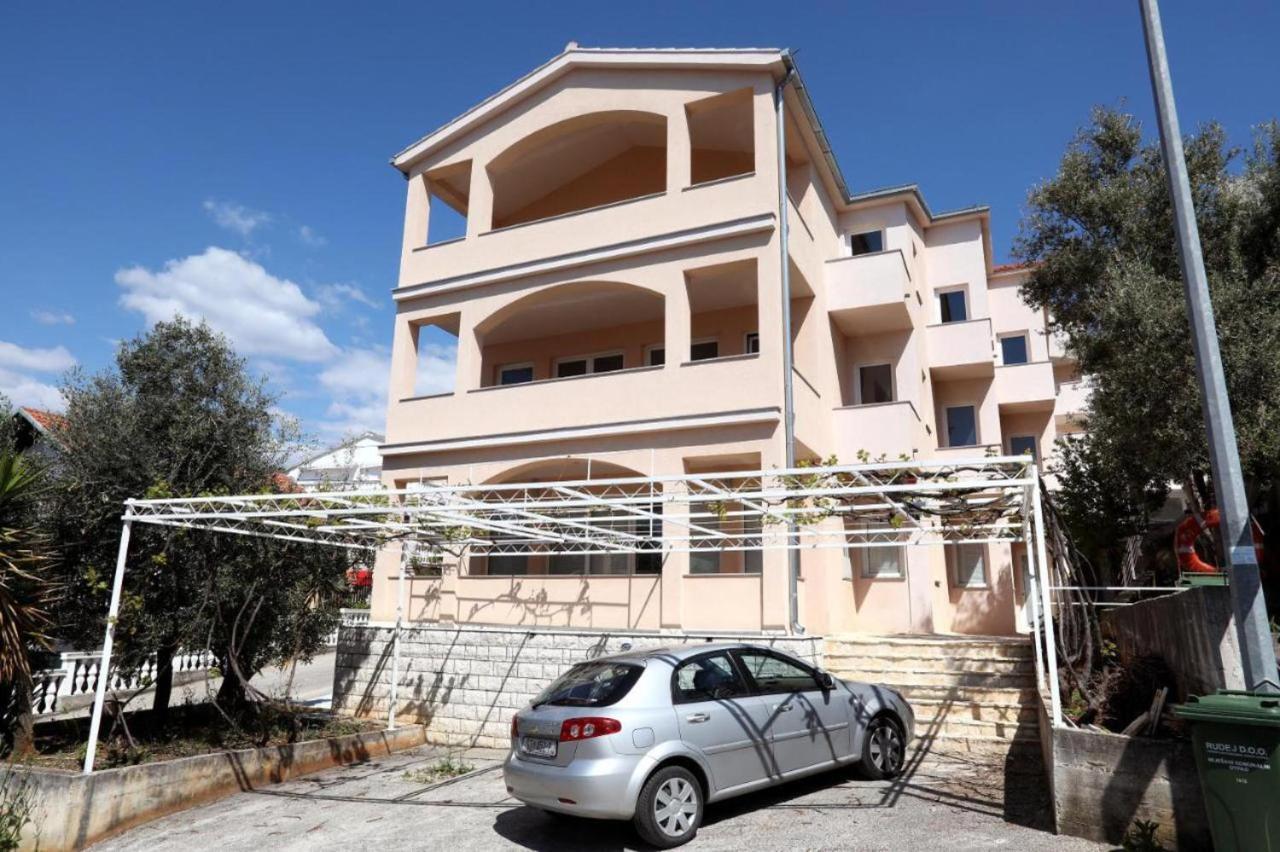 Apartment Charming 2-bed In Okrug Gornji *