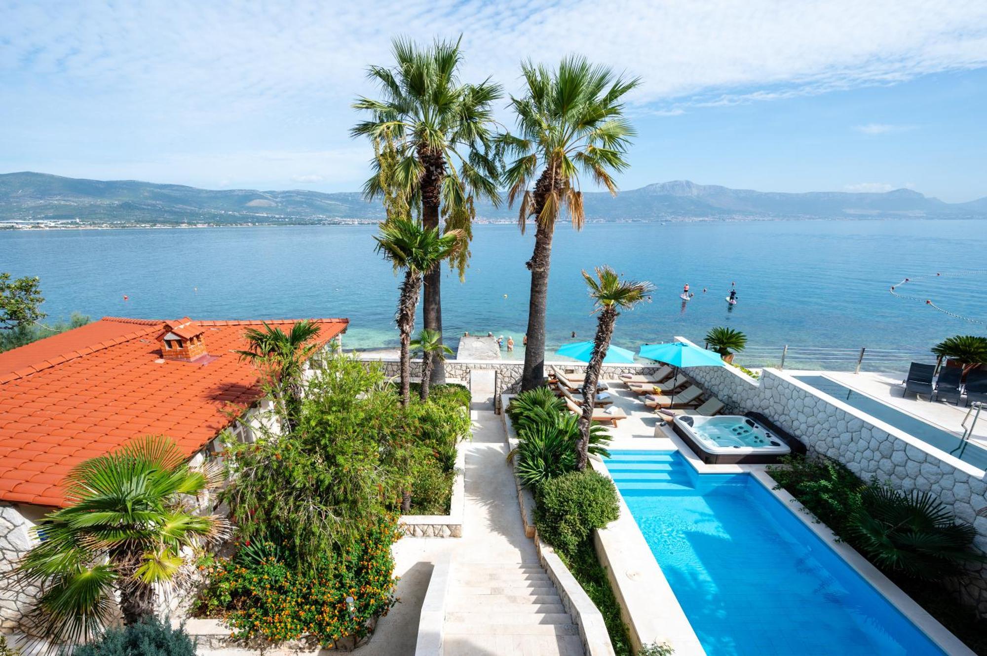 Mirjana - Exclusive Beachfront 6 Bedroom With Pool Villa