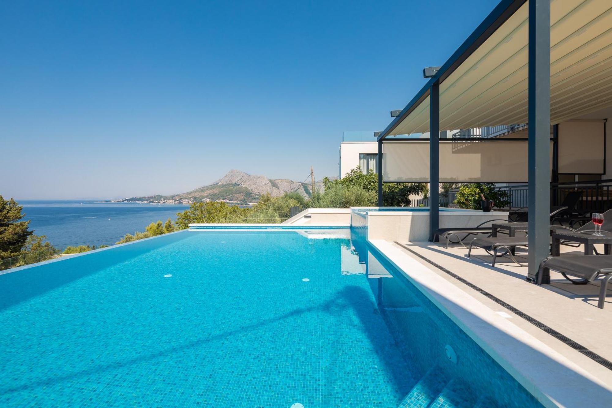 Bella Figura - Heated Pool Apartman *