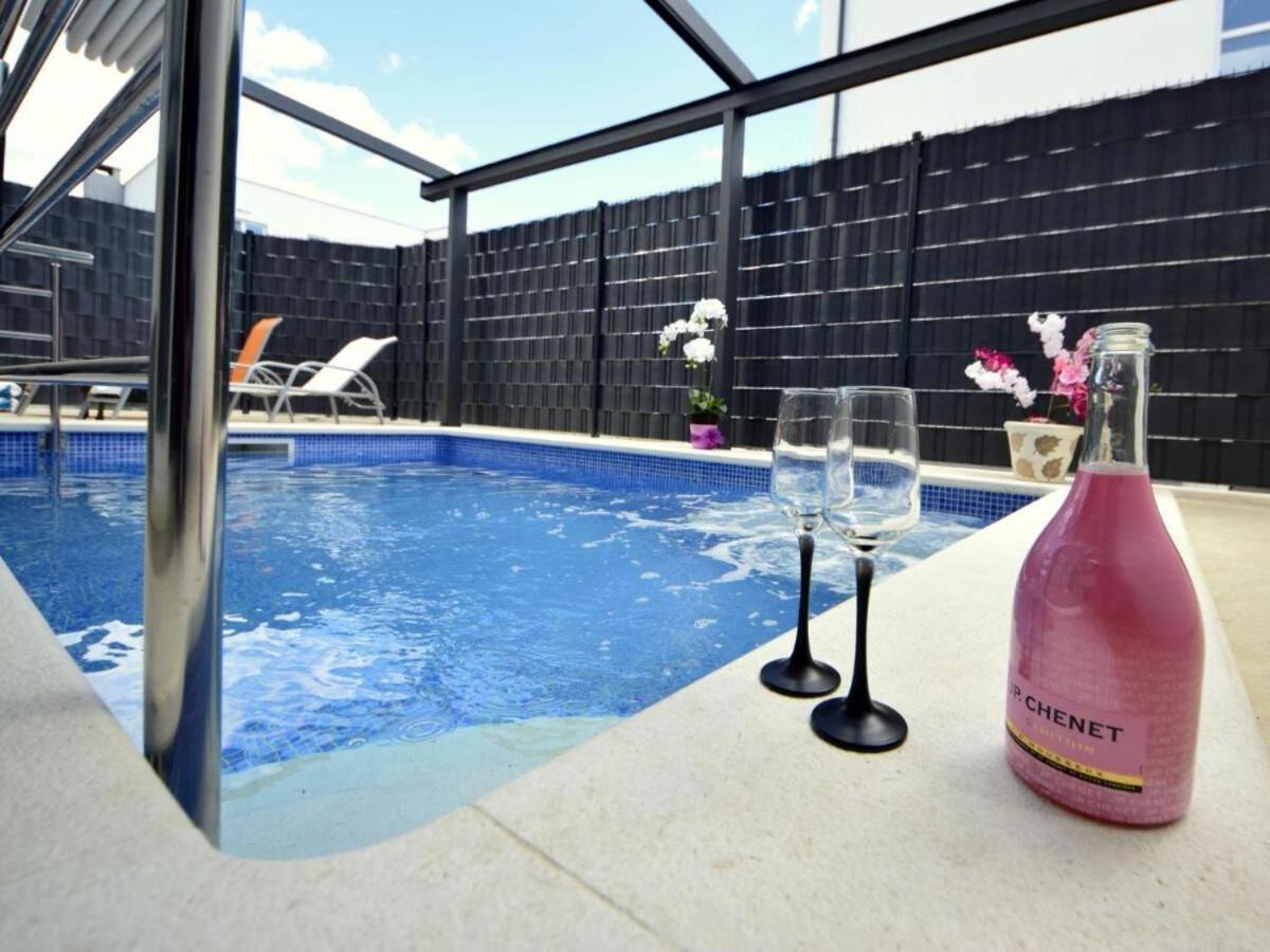 Apartment Memi - Great Location, Modern & Parking Trogir