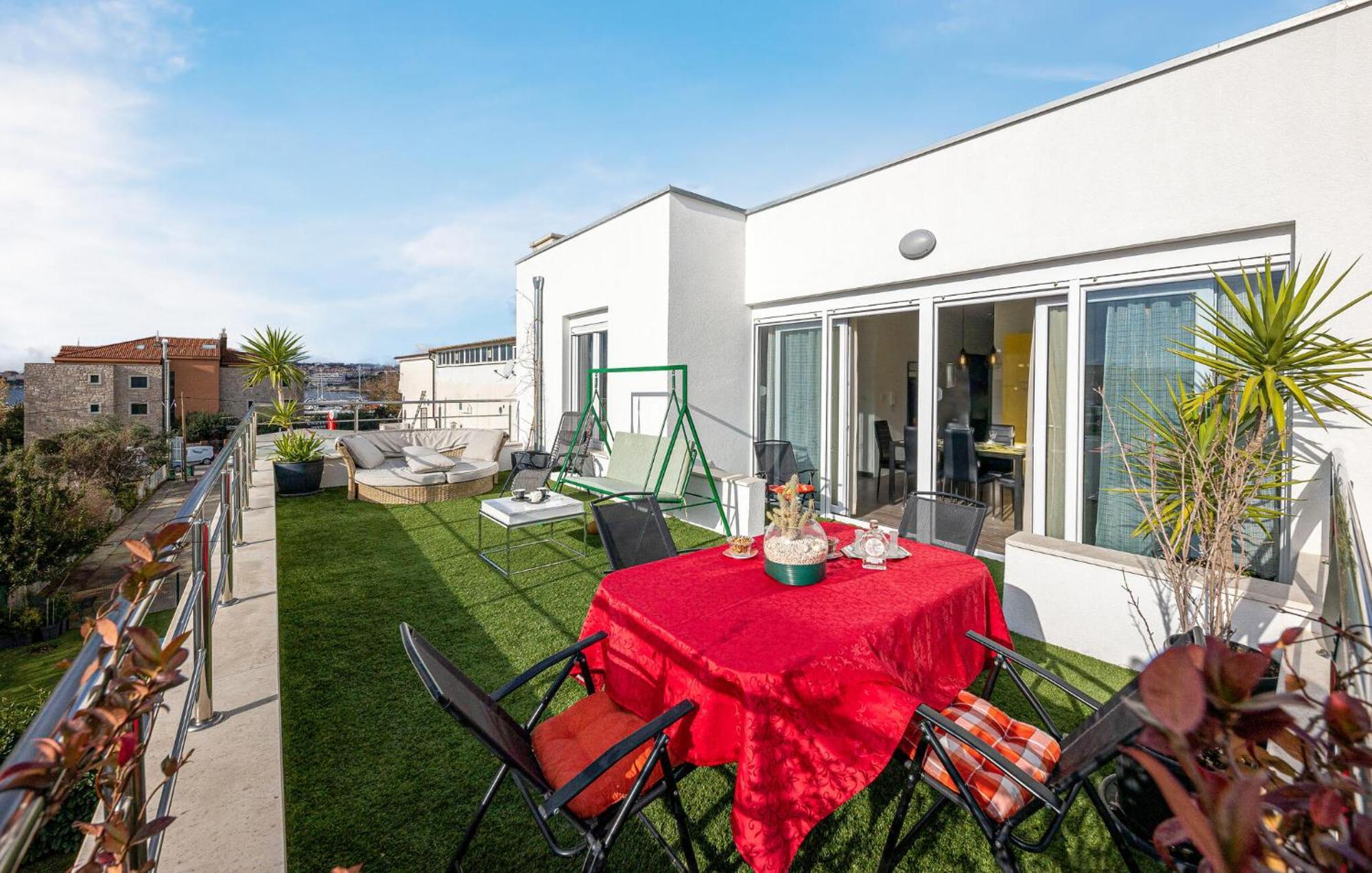 Hébergement de vacances In With House Sea View
