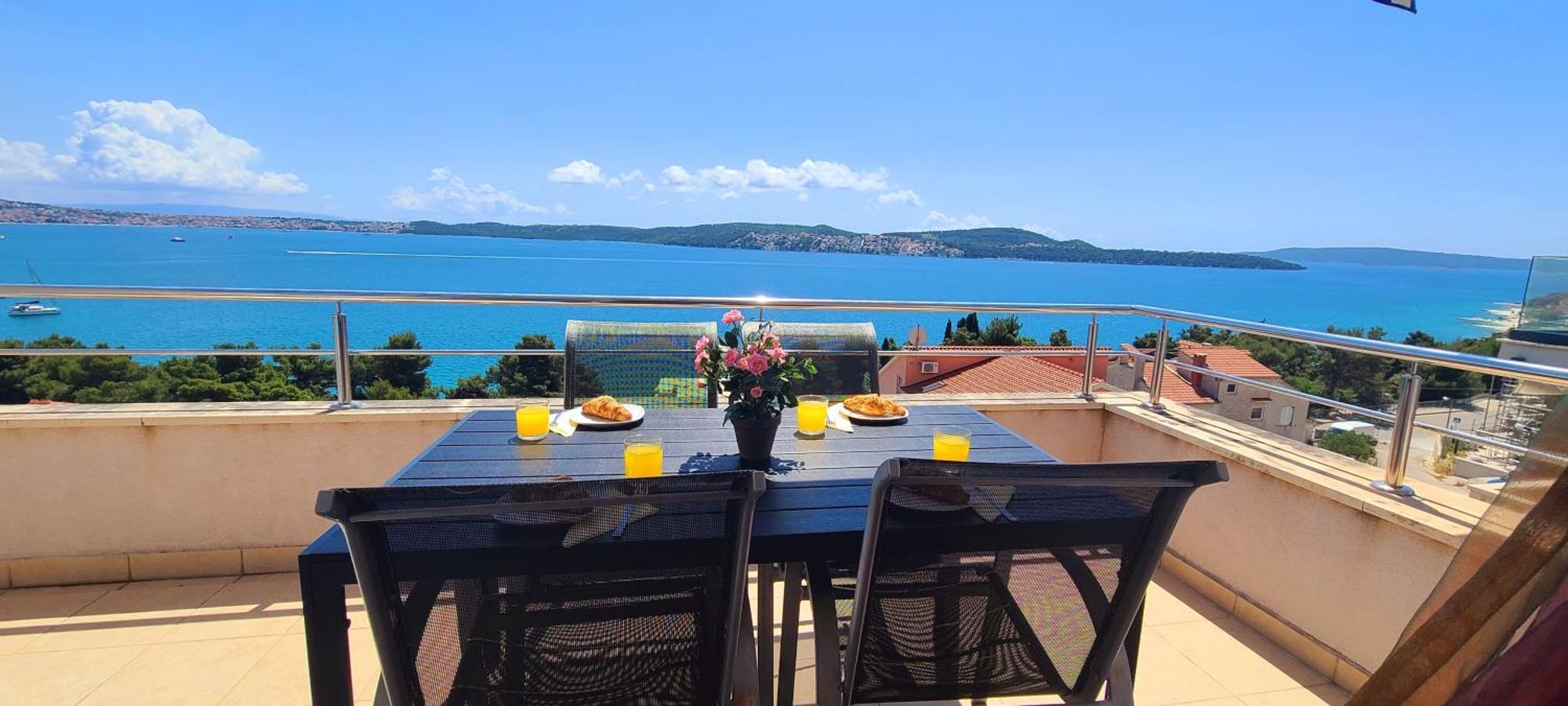 Spacious And Homely Duplex Apartment, 2 Living And 2 Bedrooms - Croeso Appartement