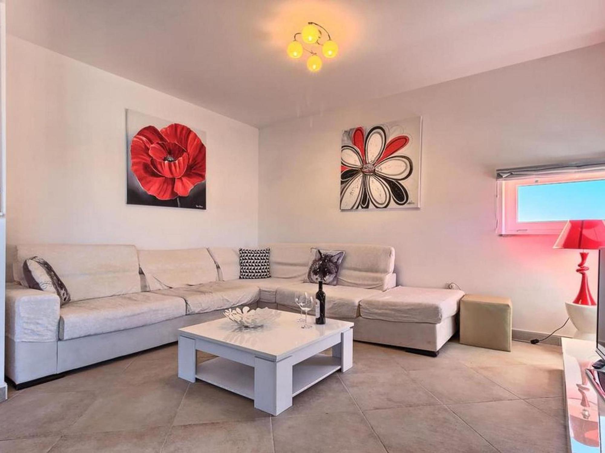 Three Bedroom With Sea View And Pool Aside Apartament