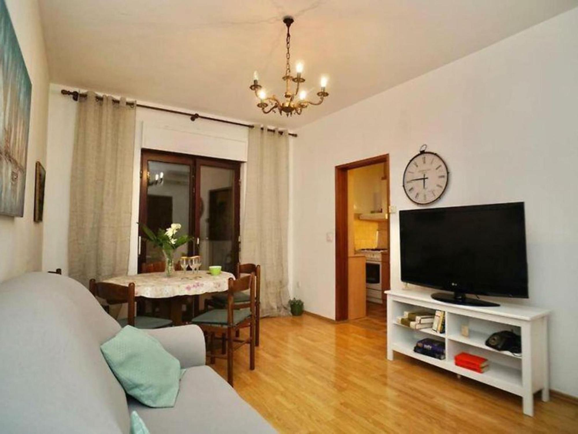 Three Bedroom With Terrace Apartament