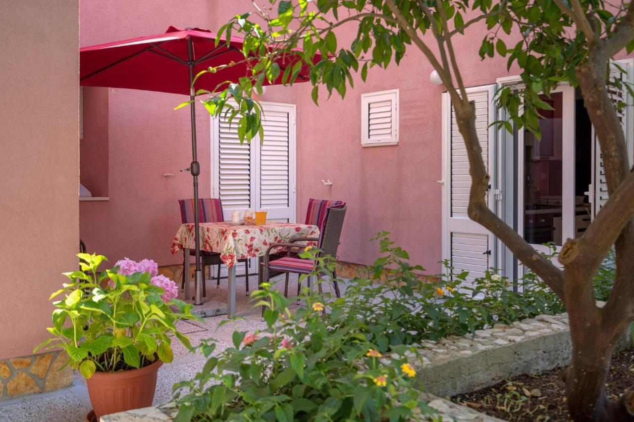 Apartment Ena Vrboska