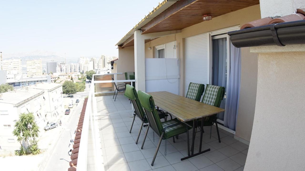 Inviting 14 Sleeps 3 Guests Split