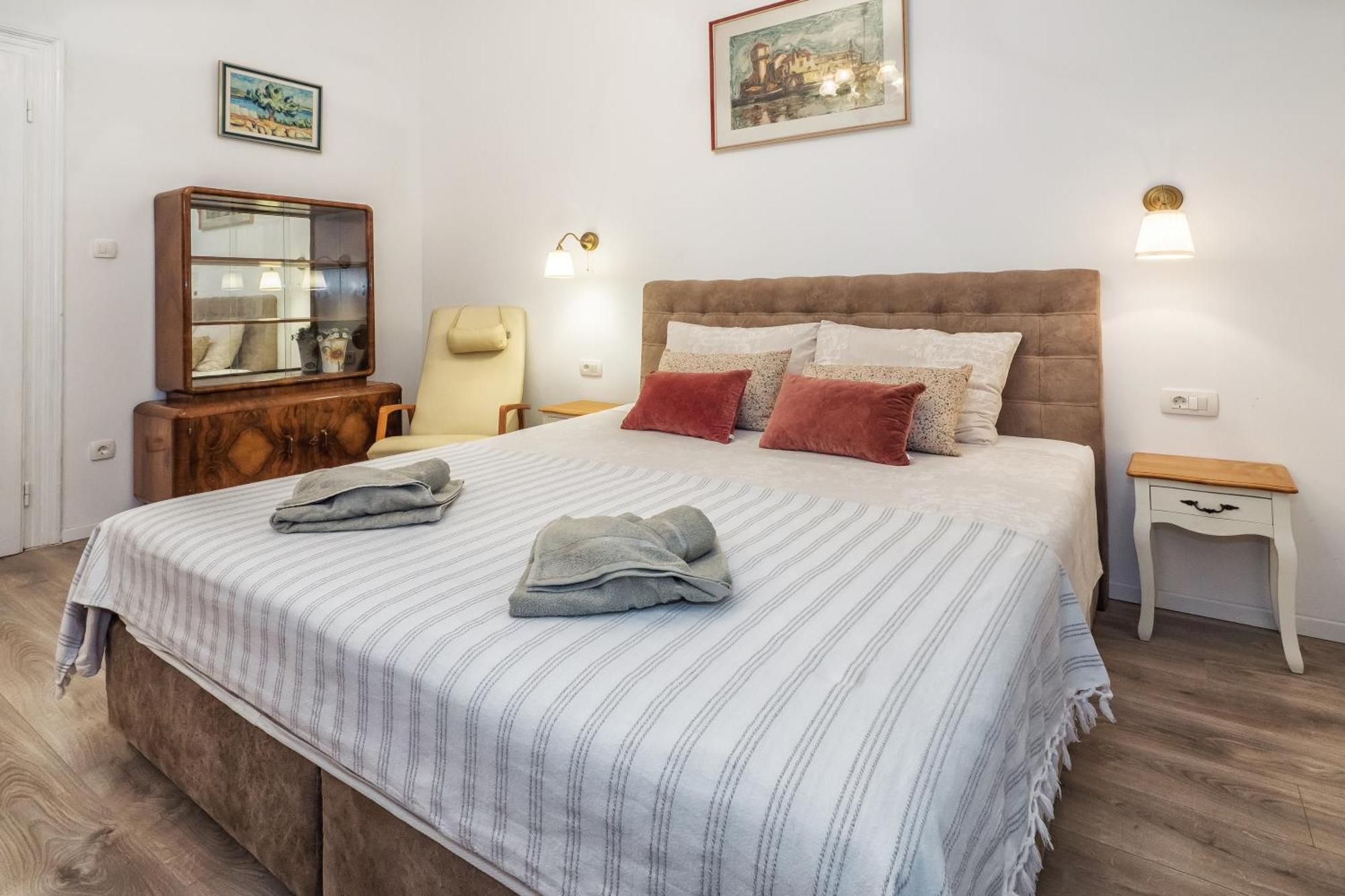 Center Secession Charm Near National Theatre Apartment *