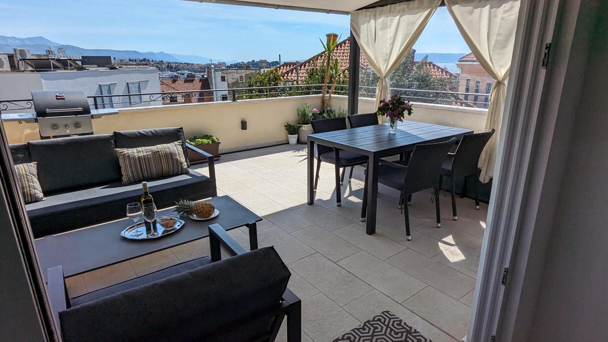Prime Location Penthouse With A Large Terrace Апартаменты