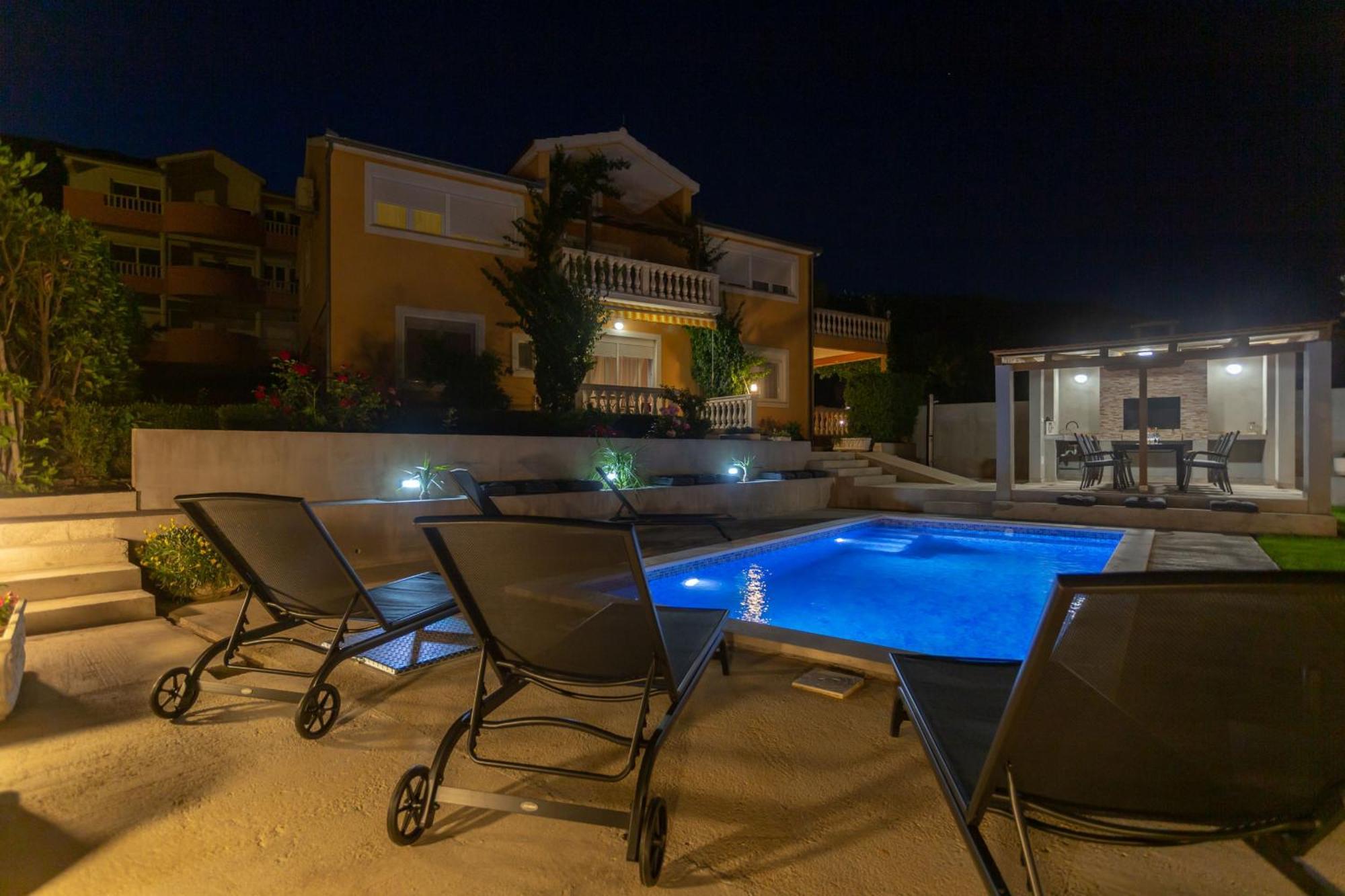 Appartement Mary - Spacious With Private Pool And Garden *