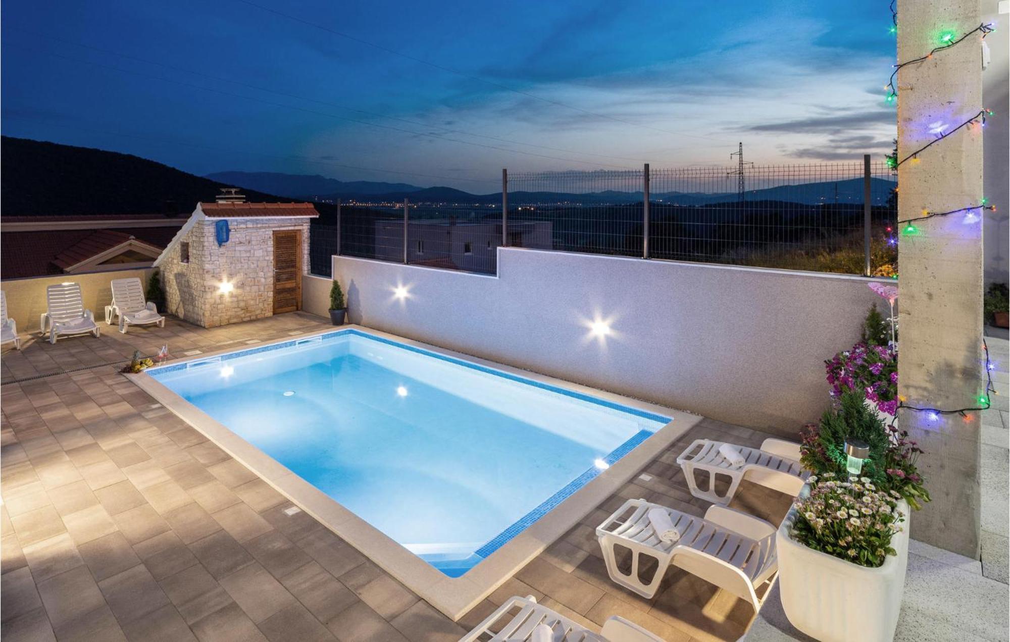 Gorgeous In With Kitchen Holiday home *