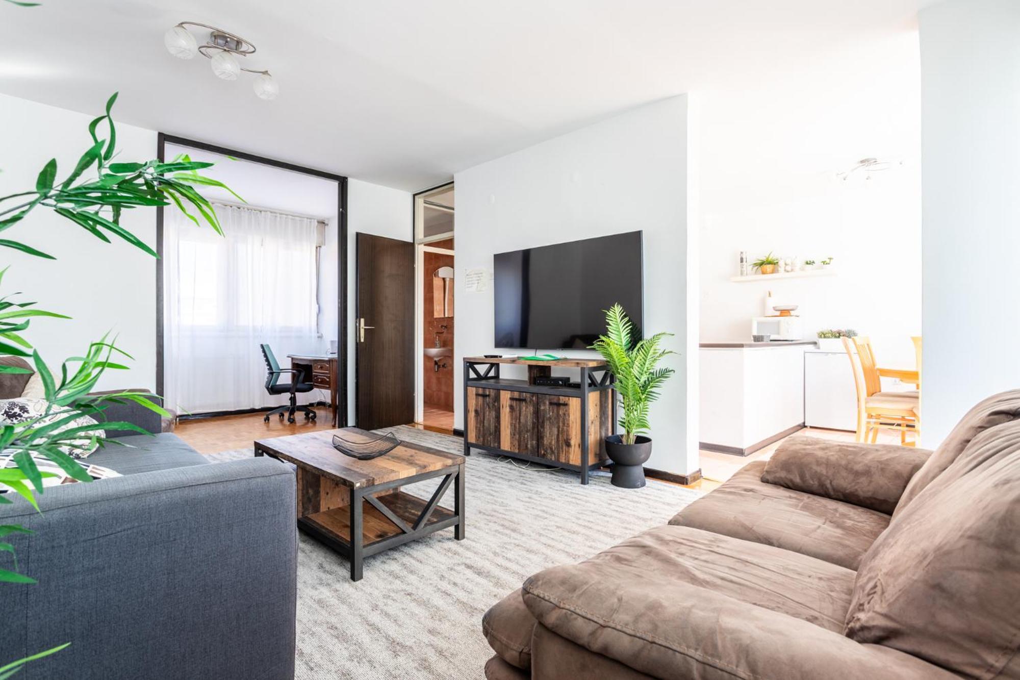 Spacious 3 Bedroom Chiara Near & Old Tovn * Split