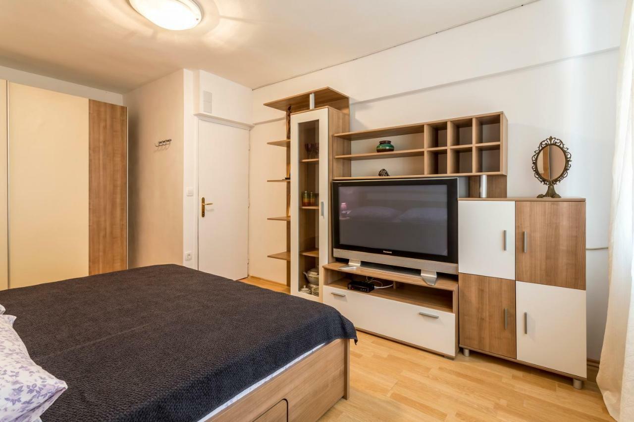 Apartment Modern Near The And Center Of *