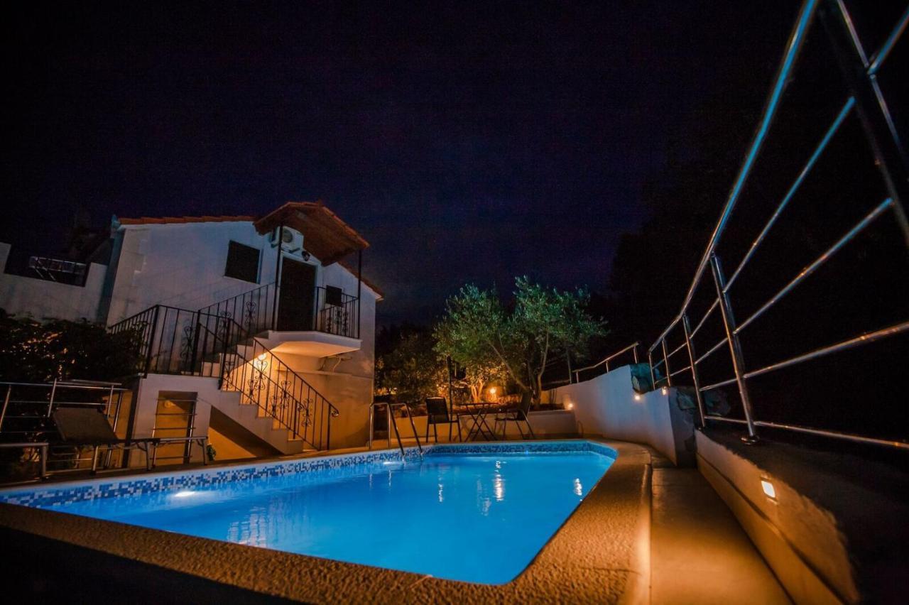 Charming With Sea View And Swimming Pool