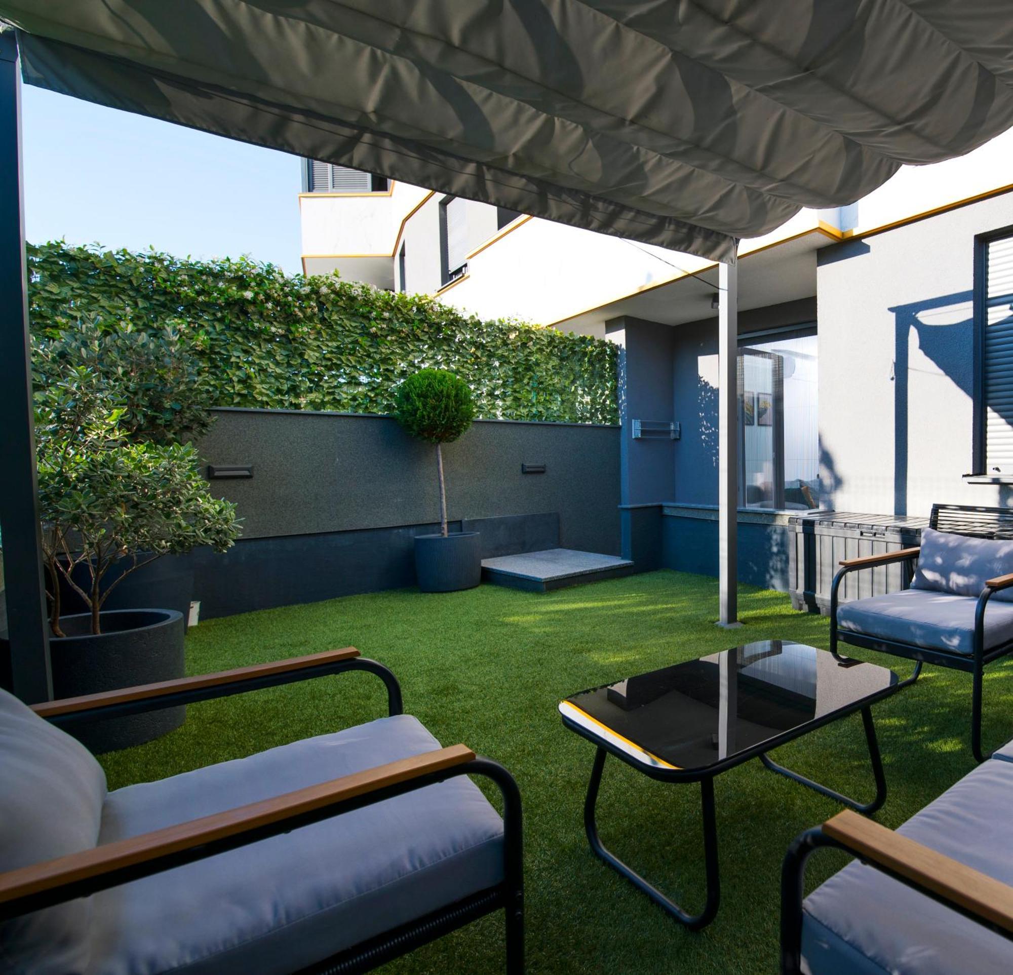 Lux Anya - Private Garden & Garage Space Apartment