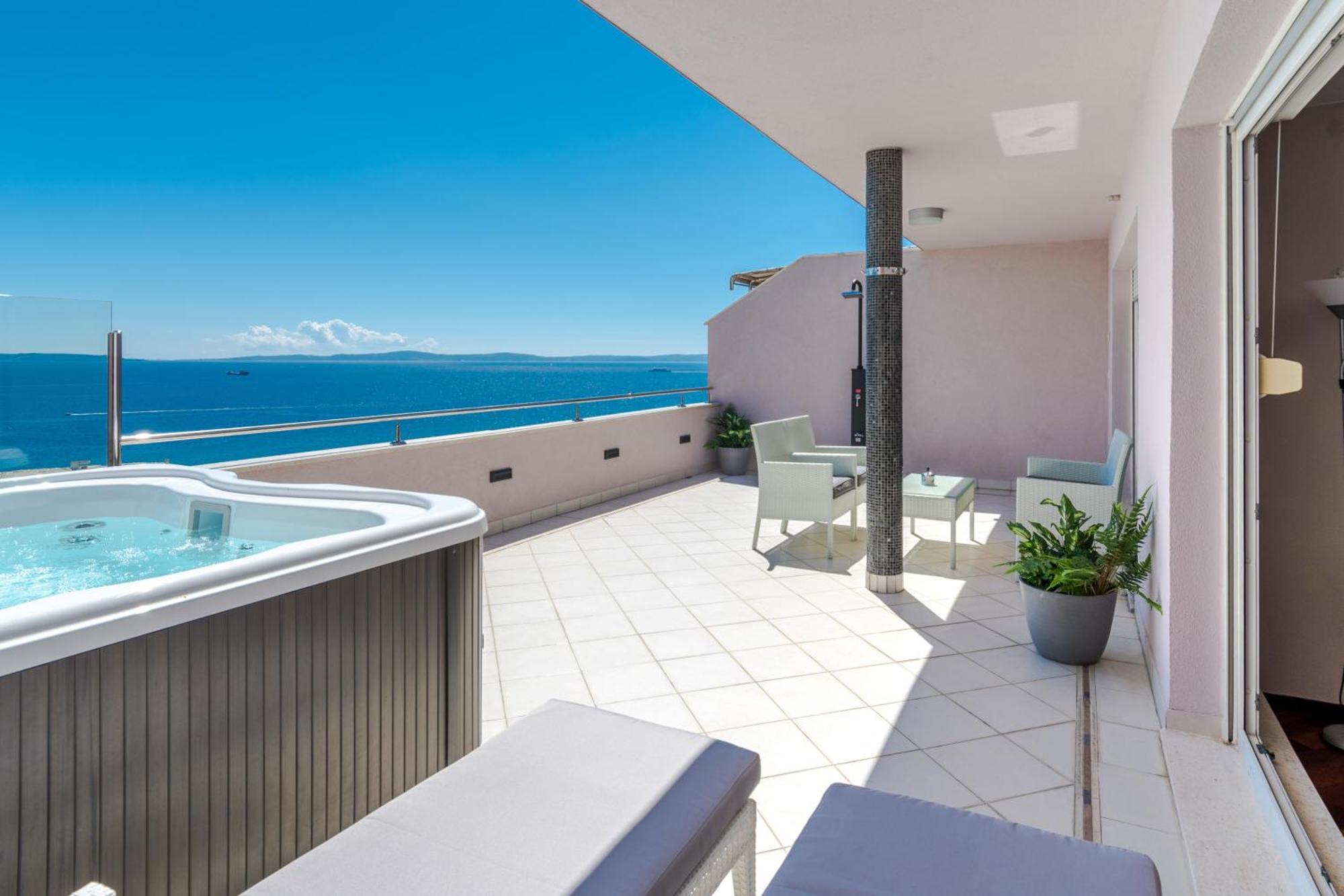 Penthouse With Terrace And Hot Tub - Ivan Appartement