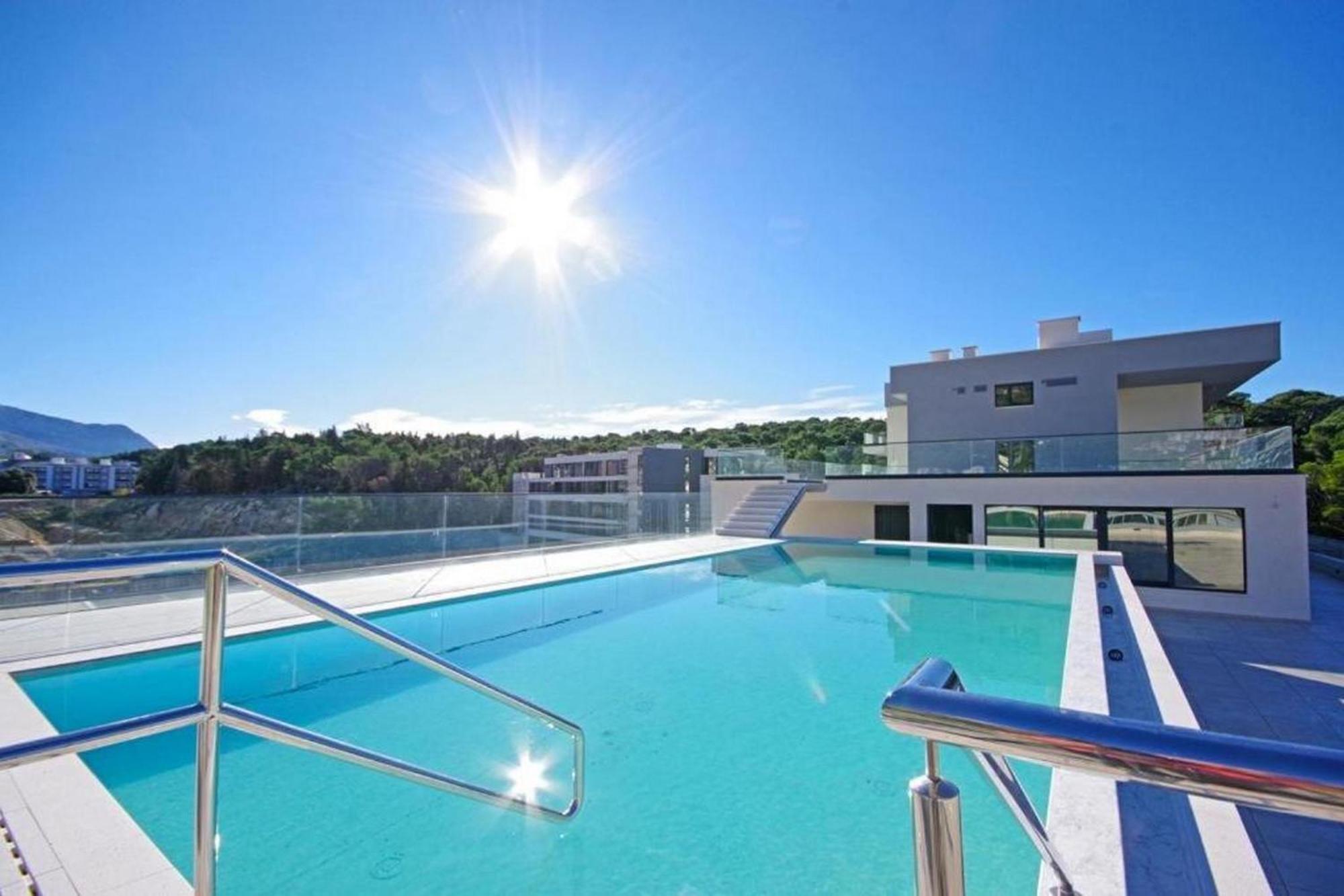 Bernard With Shared Pool * Makarska